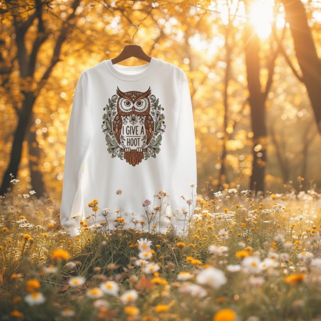 Camiseta Oveja marrón con diseño de flores (Brown owl with flowers design T-Shirt
A wise brown owl with a delicate flower design and the sentime)