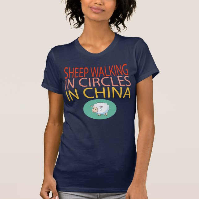 CAMISETA OVEJAS CAMINANDO EN CICLOS EN CHINA (Anverso)