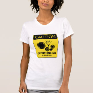 Camiseta Overthinking en curso