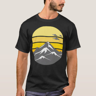 Camiseta Ovni Sobre Montañas
