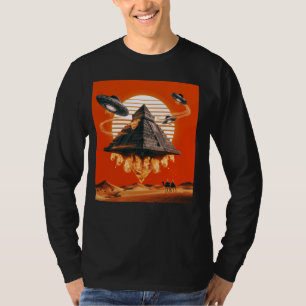 Camiseta OVNI y Pirámide retro en el desierto de Alí de Cie