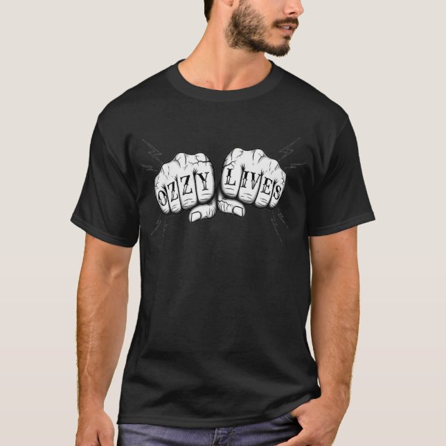 Camiseta OZZY LIVES – Puño Hardcore (Anverso)