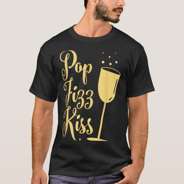 Camiseta P Fizz Kiss Funny New Years Eve Wine Champagne  (Anverso)
