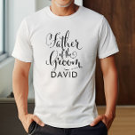 Camiseta Padre del Boda Groom Black Personalizado<br><div class="desc">El boda Padre de la camisa de Groom presenta escritura moderna de caligrafía giratoria negra con elegante texto de primer nombre personalizado que usted puede personalizar. ¡Vea nuestros diseños coordinados de la fiesta nupcial!</div>