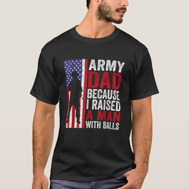 Camiseta Padre Del Ejército Porque Crié A Un Hombre Con Bol (Anverso)