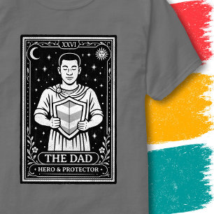 Camiseta Padre Guardián Escudo Estilo Tarot Cósmico Tarjeta
