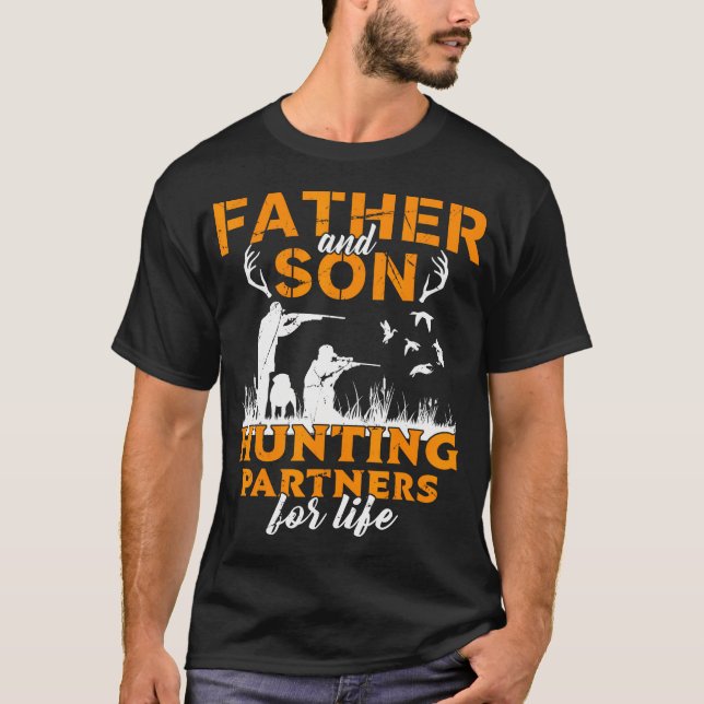 Camiseta Padre Hijo Cazando Socios Para La Vida Papá Mamáes (Anverso)