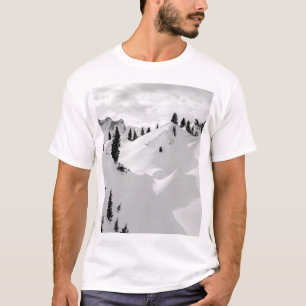 Camiseta Paisaje alpino: Montañas nevadas de árboles frutal