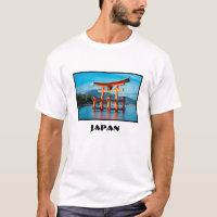 Paisaje panorámico con la puerta Torii japonesa