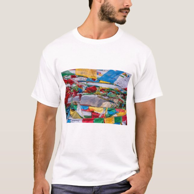 Camiseta Paisaje tibetano con banderas de oración - Himalay (Anverso)