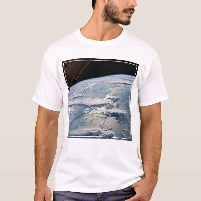 Camiseta Paisajes nublados alrededor de Sumatra, Indonesia. (Anverso)