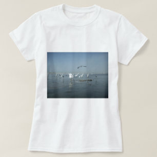 Camiseta Pájaro blanco plumas hakuna matata.JPG