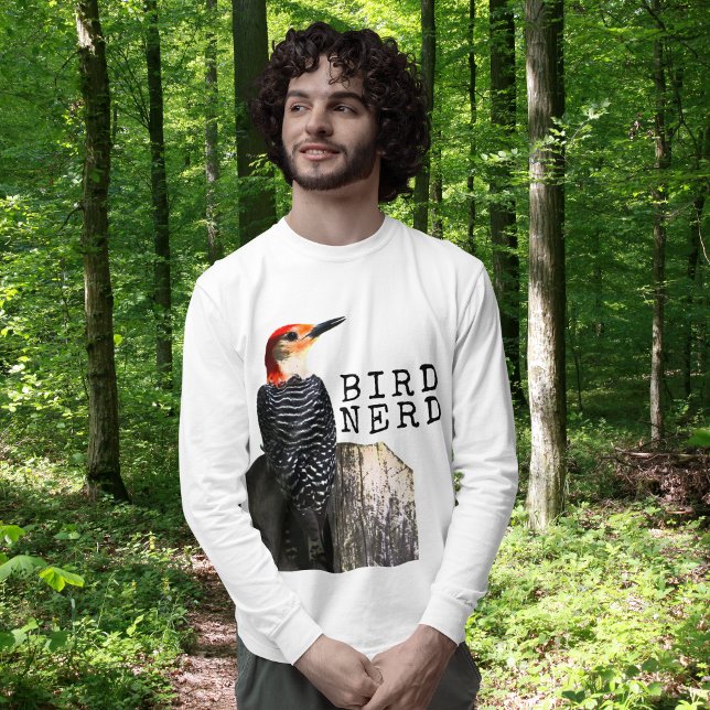 Camiseta Pájaro leñador rojo nervioso (Bird Nerds unite! If you're birding on a cold morning, you'll appreciate this long sleeve T-shirt.)