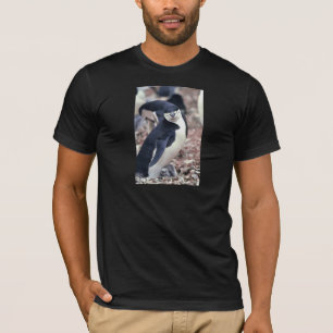 Camiseta Pájaro pingüino animal morado agua blanca negra