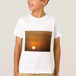 Camiseta Pájaros volando en puesta de sol