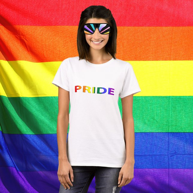 Camiseta Palabra del Orgullo del Arcoiris (Rainbow Colored Pride Word T-Shirt)