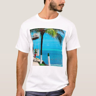 Camiseta Palmera en el jardín de una casa por el mar