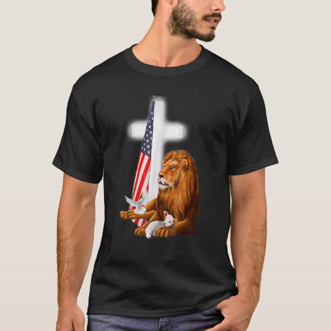 Camiseta Palo Patriótico Cristiano De León Y Cordero Cruzad (Anverso)
