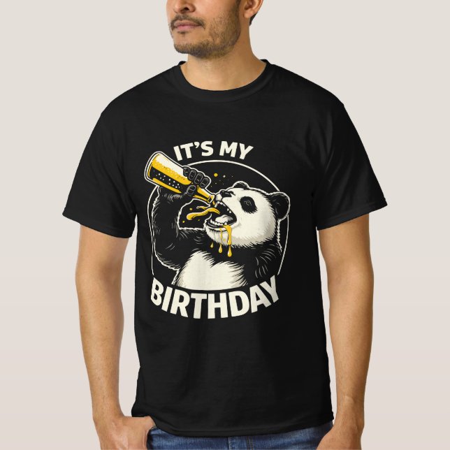 Camiseta Panda Bebiendo Cerveza en su Cumpleaños (Anverso)