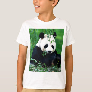 Camiseta Panda Eating Leaves