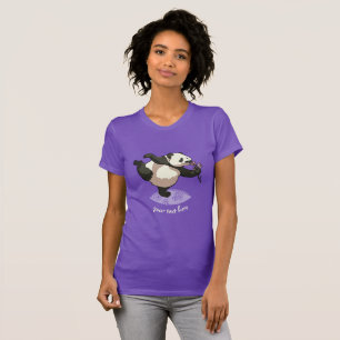 Camiseta Panda Feliz oliendo flores de cerezo con texto