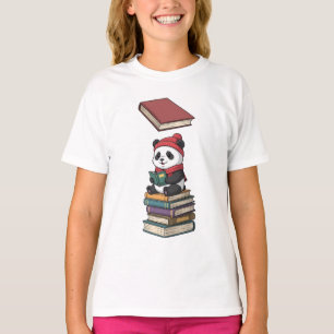 Camiseta Panda leyendo en una pila de libros para niños