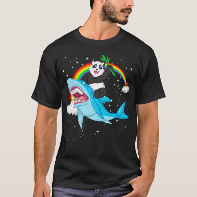 Camiseta panda montando tiburón (Anverso)