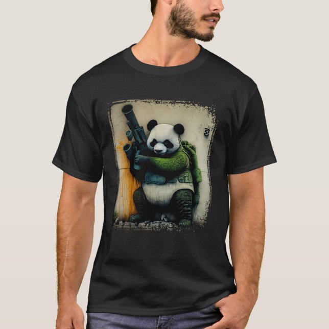 Camiseta Panda Warrior Holding Rocket Launcher Distressed W (Anverso)