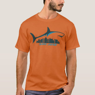 Camiseta Panorama de la ciudad de San Jose con tiburón enci