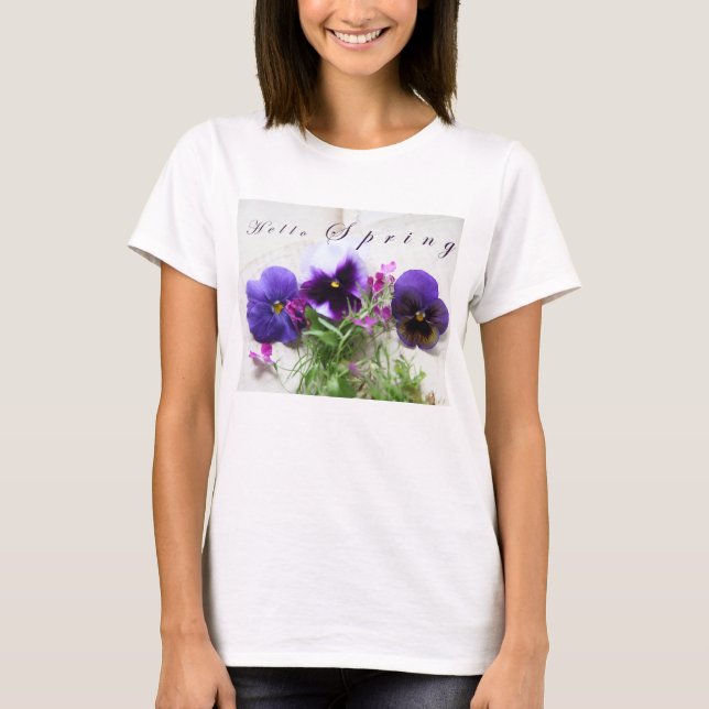Camiseta Pansies, lobelia en la vieja letra Hola Primavera (Anverso)