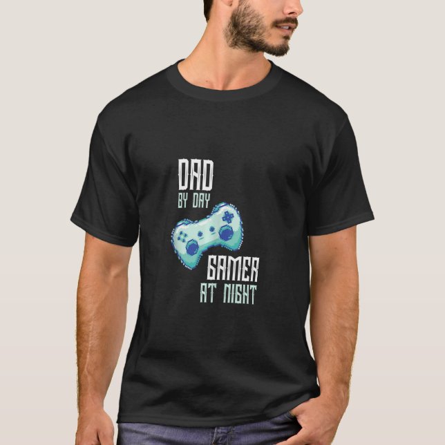 Camiseta Papá Day Gamer Noche Gaming Geek Padre Retro Compu (Anverso)