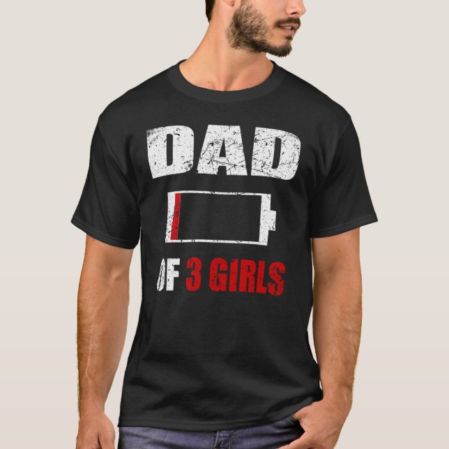 Camiseta Papá de 3 Chicas con batería baja para el día del  (Anverso)
