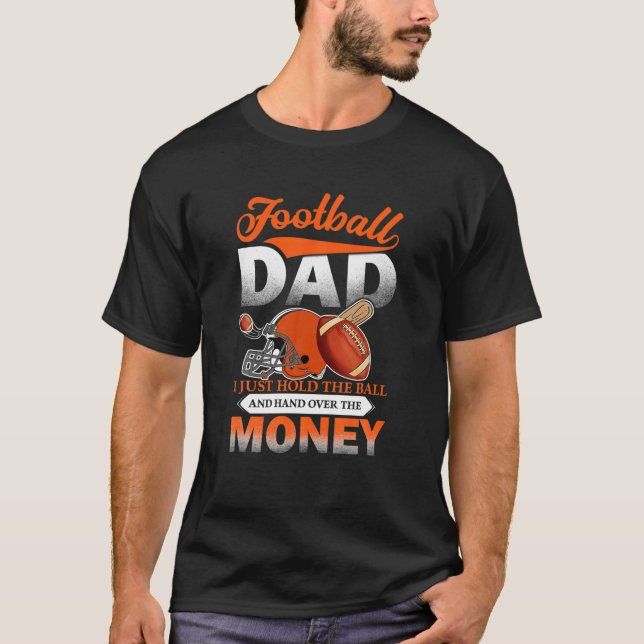 Camiseta Papá De Fútbol Sólo Sostengo La Pelota Y Le Doy La (Anverso)