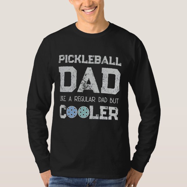 CAMISETA PAPÁ DE PICKLEBALL COMO UN PAPÁ REGULAR PERO MÁS G (Anverso)