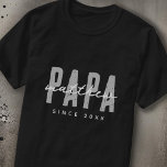 Camiseta Papá desde el 20XX Elegante moderno simple<br><div class="desc">Este diseño sencillo y moderno se compone de una tipografía de san serif.</div>