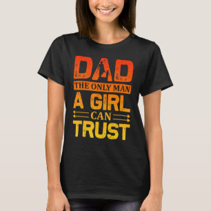 Camiseta Papá El Único Hombre Que Un Chica Puede Confiar En