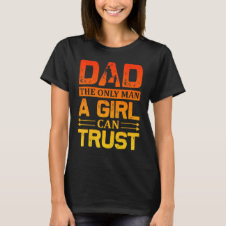 Camiseta Papá El Único Hombre Que Un Chica Puede Confiar En