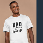 Camiseta Papá, eres el Día del Padre más Valiente.<br><div class="desc">Papá,  eres la camiseta del Día del Padre más valiente. Camiseta de papá más valiente. El texto es tipografía moderna negra. Puede cambiar cualquier texto o borrarlo. Un regalo perfecto para un padre o un nuevo padre en el día o cumpleaños del padre.</div>