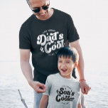Camiseta Papá es gracioso en Guay (coincide con el refriger<br><div class="desc">El vínculo padre e hijo se hizo más fresco con este "Guay de papá" que coincide con una camiseta de "Son's Cooler", la manera perfecta de mostrar tu increíble conexión. Perfecto para el Día del Padre, cumpleaños o cualquier ocasión, estos tíos son imprescindibles para cualquier equipo padre-hijo. ¡Encuentra camisetas de...</div>