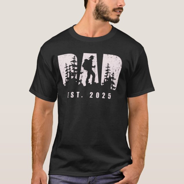 Camiseta Papá Est 2025 Senderismo Papá Para Ser Recién naci (Anverso)