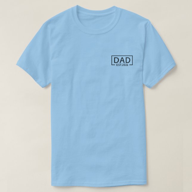Camiseta Papá Est. 2026 Expect Baby 2026, Logo Dad 2026 (Diseño del anverso)