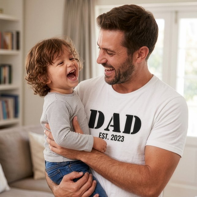 Camiseta Papá Estableció Tipografía Negra Simple Blanco (Dad Established Simple Minimal Bold Black Typography White T-Shirt)
