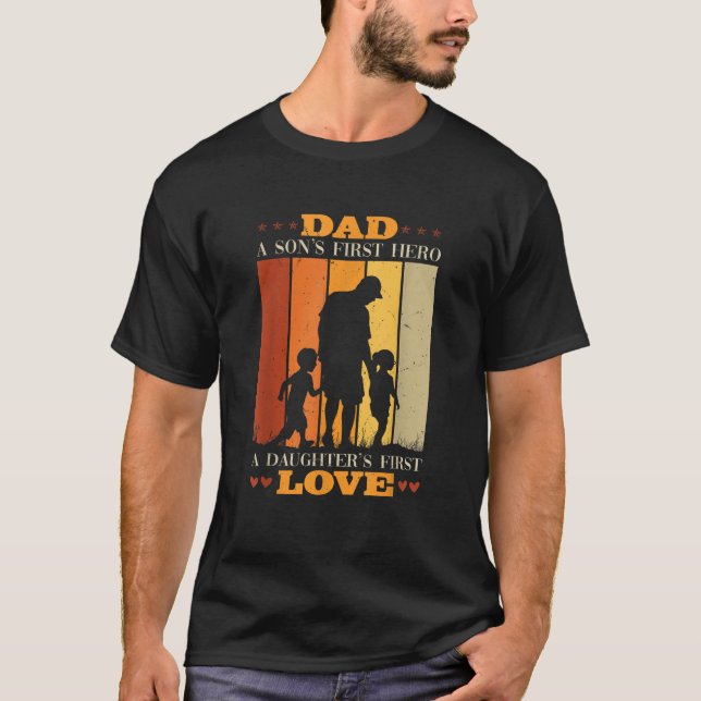 Camiseta Papá Hijos Primero Héroe Hijas Primero Ama Padre (Anverso)