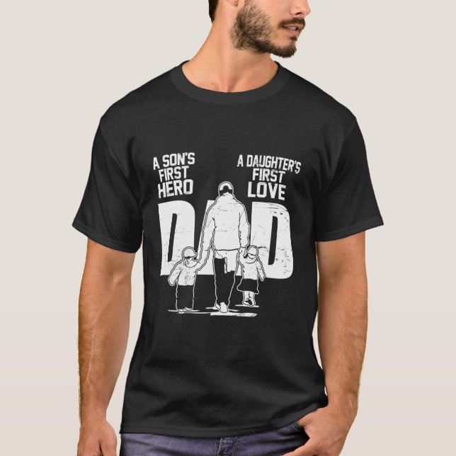Camiseta Papá Hijos Primero Hijas Héroes Primero Aman Padre (Anverso)