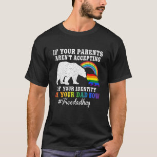 Camiseta Papá libre de oso abraza a padre LGBT con bandera