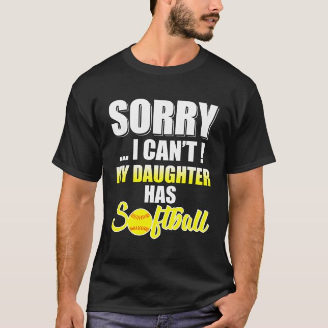 Camiseta Papá Mamá Siento No Poder Que Mi Hija Tenga Softba (Anverso)
