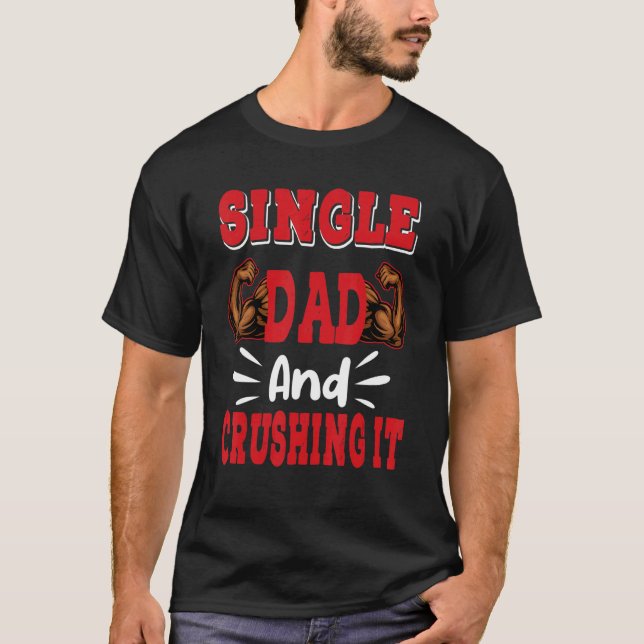 Camiseta Papá soltero aplasta el día del padre de la famili (Anverso)