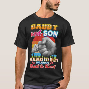 Camiseta Papá Y El Hijo No Siempre Miran, Sino Al Padre Del