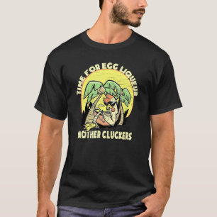 Camiseta Papel de pollo y licor de huevo de Madre Cluckers