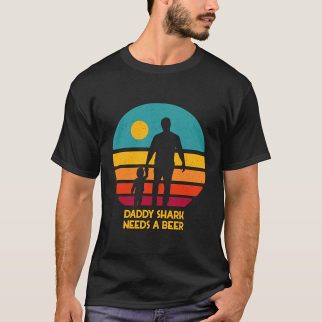 Camiseta Papi Necesita Una Bebida De Cerveza Memes De Amant (Anverso)